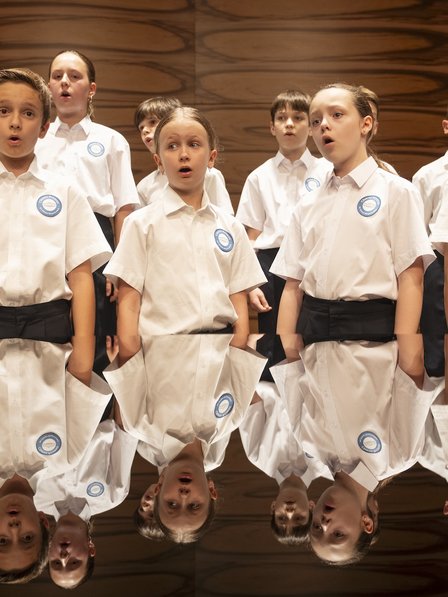 Auftritt des Chorus Primus der Wiener Sängerknaben im MuTh-Konzertsaal bei der Uniformübergabe im Sommer 2026.